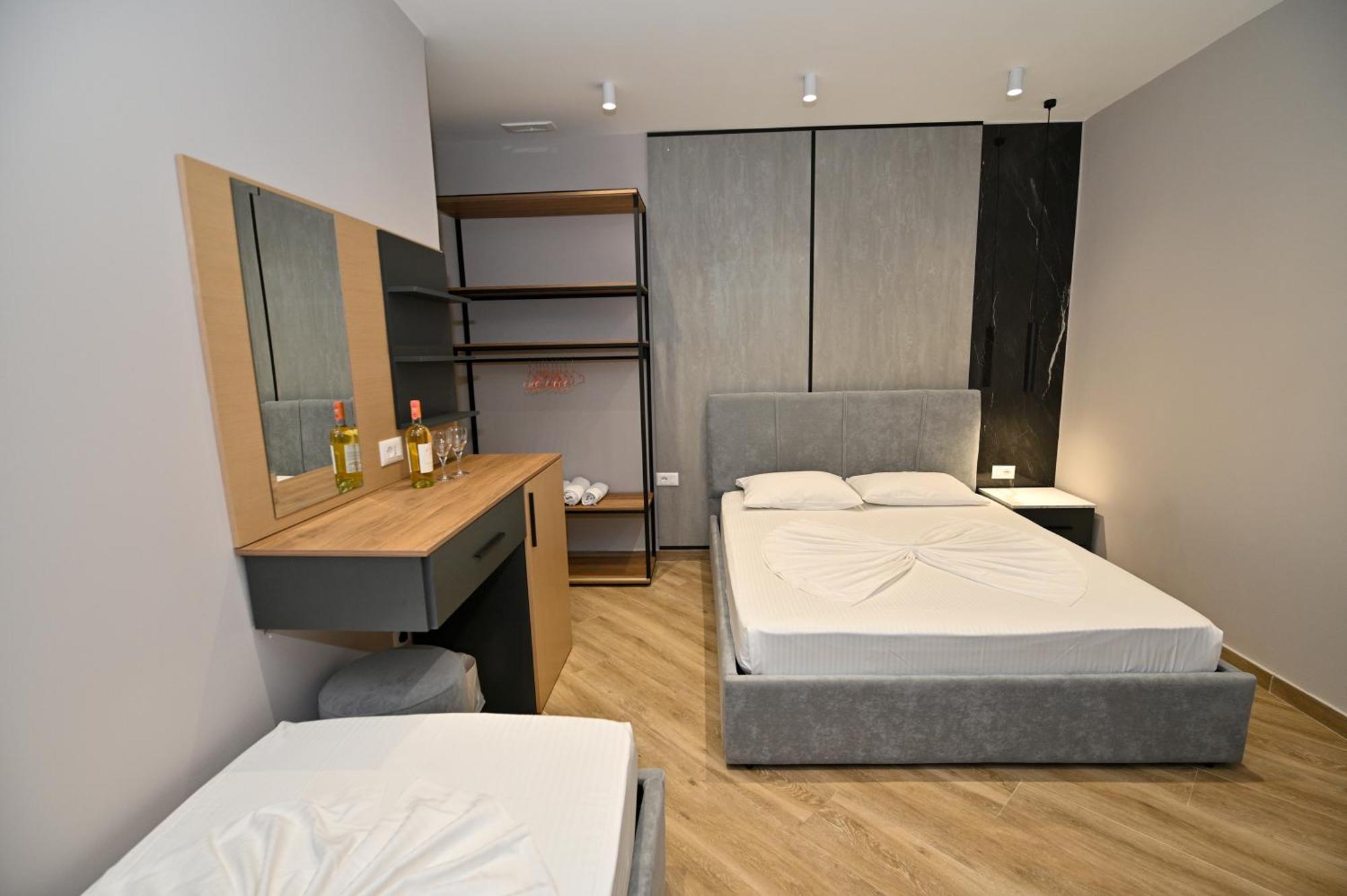 MonDuro Hotel Durrës Buitenkant foto