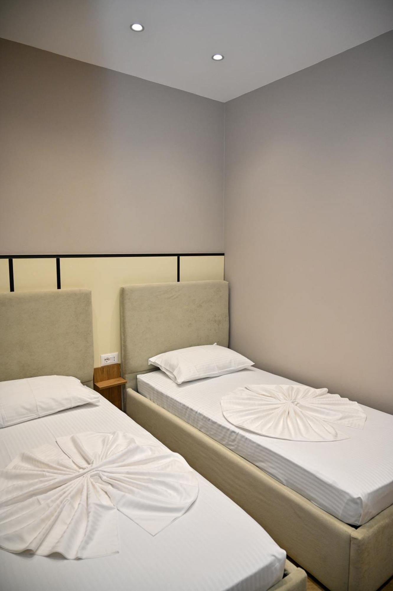 MonDuro Hotel Durrës Buitenkant foto
